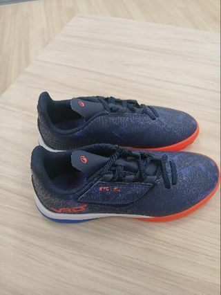 BOTAS DE FÚTBOL VELCRO NIÑO VIRALTO I EASY TURF TF VIOLETA