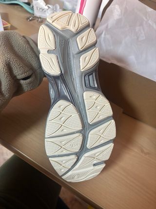 Asics Gel Gris y Blanco con caja original