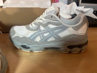 Asics Gel Gris y Blanco con caja original