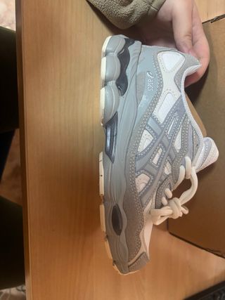Asics Gel Gris y Blanco con caja original