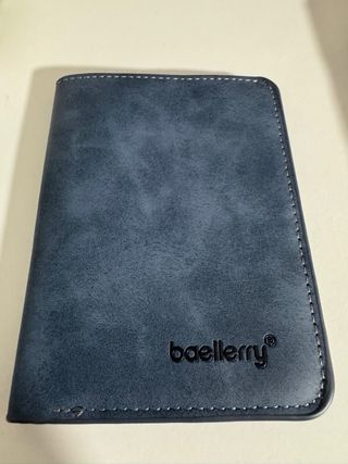 Cartera de piel azul
