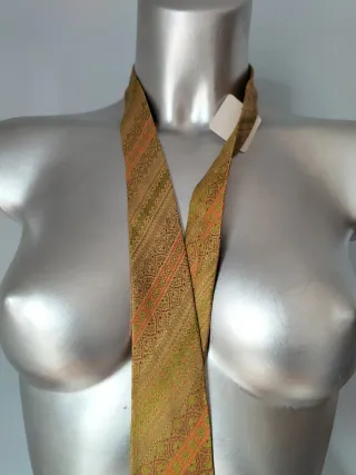 Corbata verde y naranja con estampado