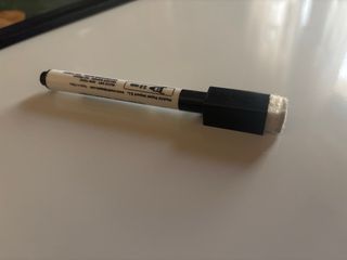 Pizarra blanca con rotulador