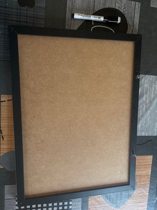 Pizarra blanca con rotulador