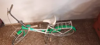 Bicicleta antigua verde