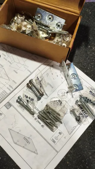 LITERA 3 CAMAS, CÓMODA Y DOS ESTANTERÍAS