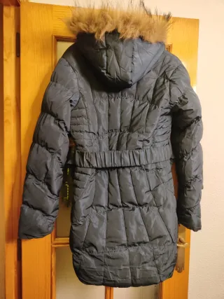 Abrigo con capucha y cinturón talla XL