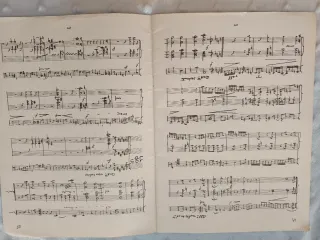 Solfeo Manuscrito con Acompañamiento de Piano