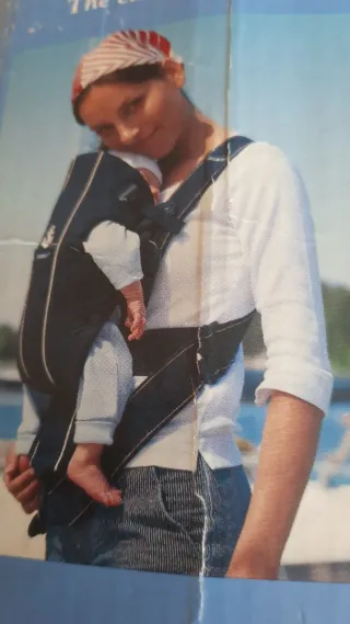 Mochila portabebés para invierno con funda lluvia.