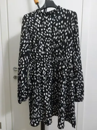 Abito maculato bianco e nero Taglia L