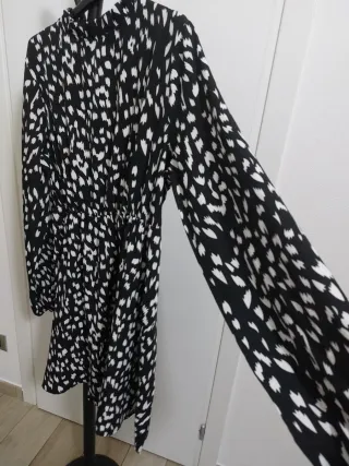 Abito maculato bianco e nero Taglia L