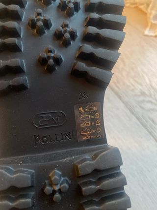 Stivaletti Pollini neri con cartellino