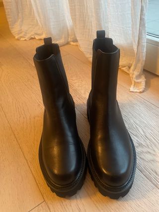 Stivaletti Pollini neri con cartellino