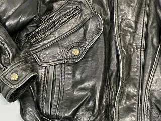 Cazadora de cuero ovino negra