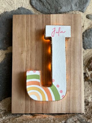 Letra decorativa personalizada de madera