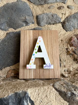 Letra decorativa personalizada de madera