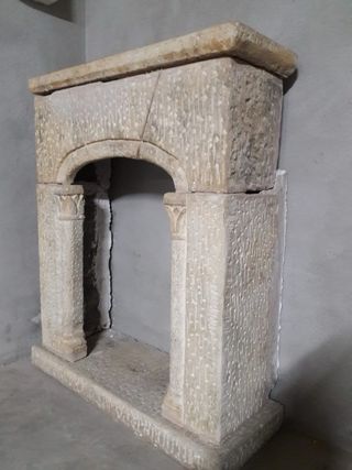Embocadura de chimenea de piedra