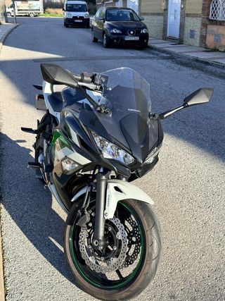 Kawasaki Ninja Blanca 650 2022
