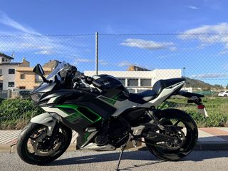 Kawasaki Ninja Blanca 650 2022