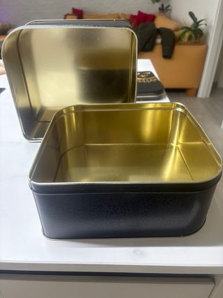 2 scatole di latta con sole dorato