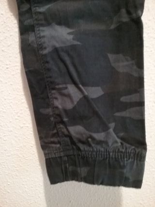Pantalón estilo militar, color azul. Talla 158 cm