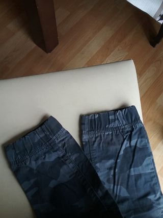Pantalón estilo militar, color azul. Talla 158 cm