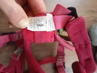 Equipo infantil escalada: casco, arnés, pies