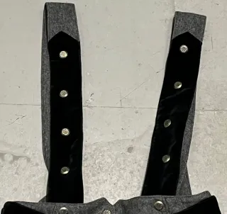 Shorts invierno con tirantes grises