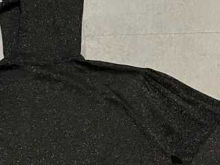 Suéter lamé cuello cisne negro y plata