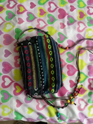 Bolso de tela con abalorios