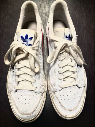 Adidas Sneakers Bianche con Dettagli Blu/Rossi