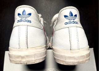 Adidas Sneakers Bianche con Dettagli Blu/Rossi