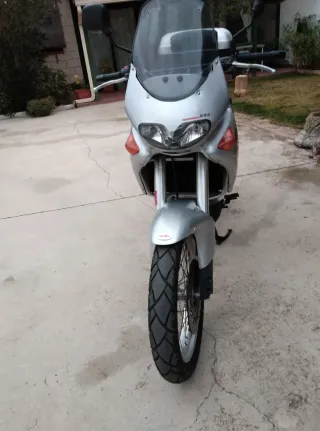 Aprilia 650 año 99 75.000km impoluta ruedas nuevas