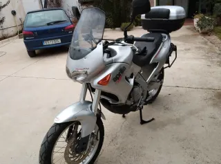 Aprilia 650 año 99 75.000km impoluta ruedas nuevas