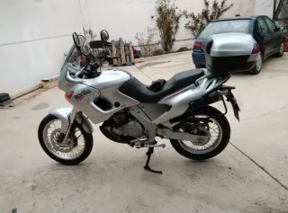 Aprilia 650 año 99 75.000km impoluta ruedas nuevas