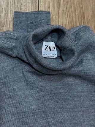 Jersey de punto gris de Zara de cuello alto