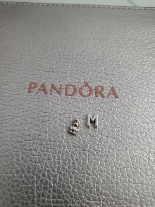 Pandora Charm Letra M y niño