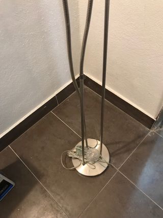 Lámpara de pie flexible metal y plástico