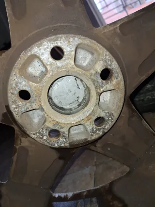 4 Llantas Volkswagen 17x7.5 con Neumáticos