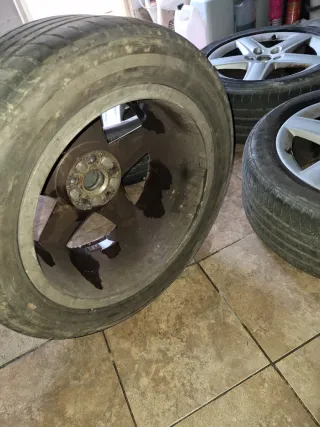 4 Llantas Volkswagen 17x7.5 con Neumáticos