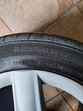 4 Llantas Volkswagen 17x7.5 con Neumáticos