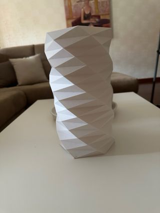 Vaso geometrico moderno in PLA – design aritigano