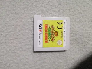 Caja y cartucho del juego "Donkey Kong returns 3DS