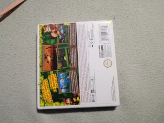 Caja y cartucho del juego "Donkey Kong returns 3DS