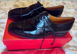 Zapatos de charol Carmina negros