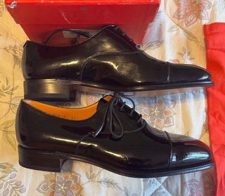 Zapatos de charol Carmina negros