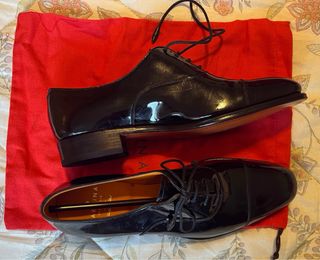 Zapatos de charol Carmina negros