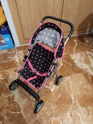 Carrito de bebé con estampado triangular