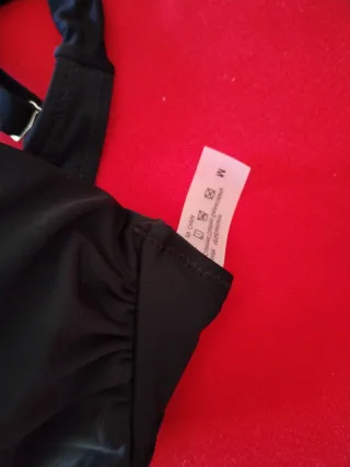 Bikini negro con detalles multicolor