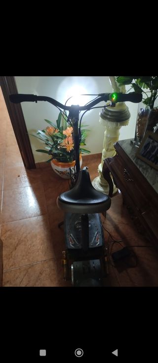 Patinete eléctrico con asiento